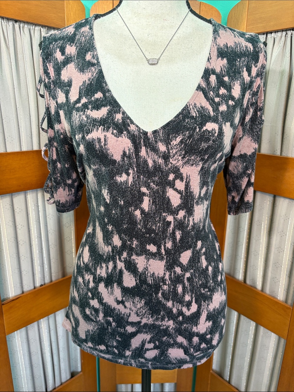 Rock & Republic Pink and Black V-Neck Short Sleeve Top